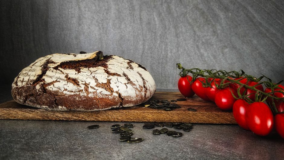 Saving Tomato Seeds: Your Easy Indoor Guide